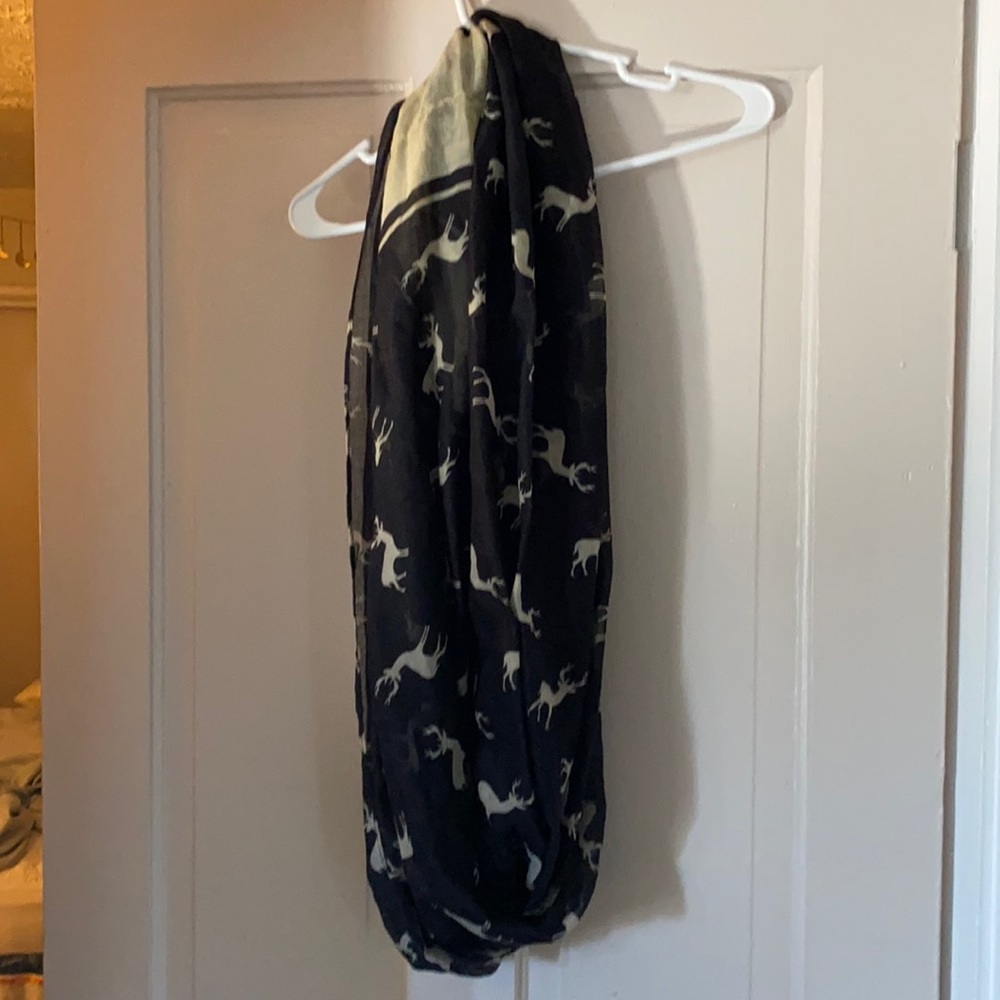 Women’s Deer Scarf